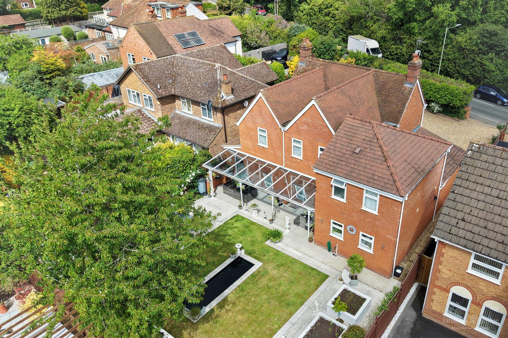 5 bed property in Langley Hill, Reading